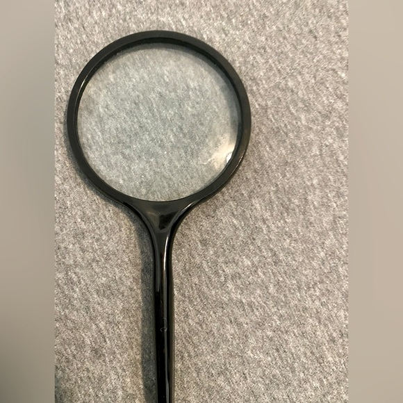 Thick Magnifying Glass - Picture 2 of 3